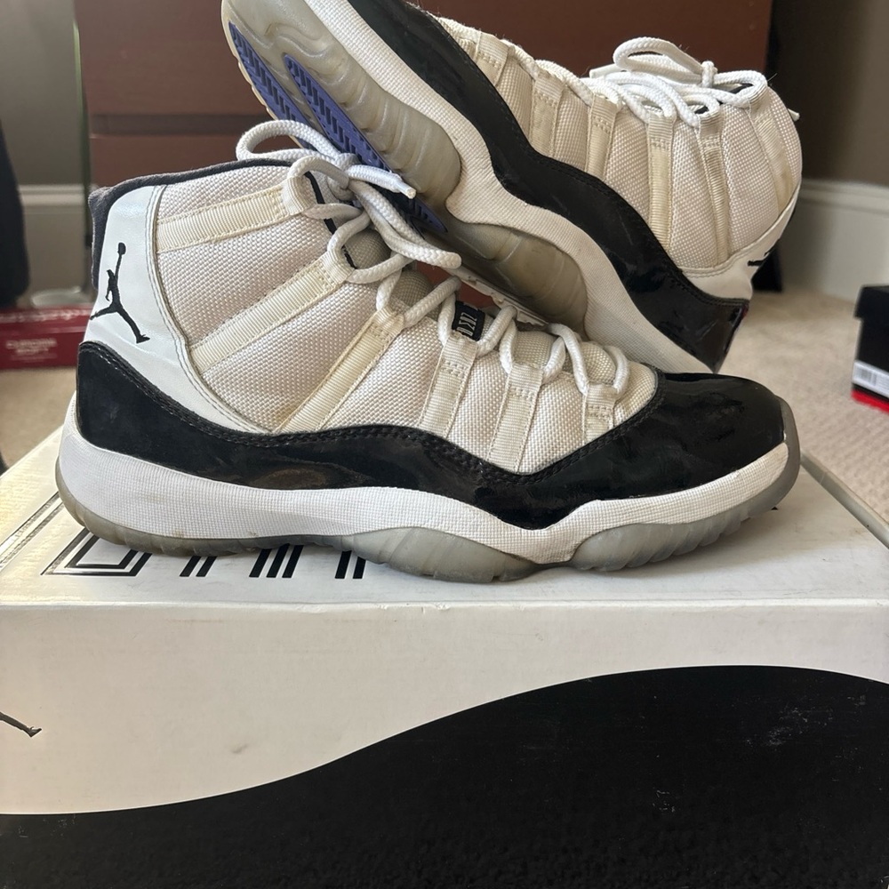 Jordan Athletic Shoes White and Black